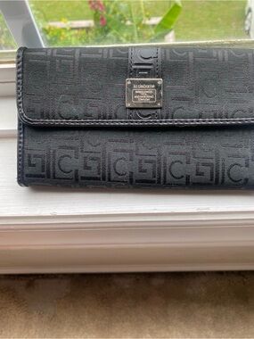 Liz Claiborne Black Jacquard Logo Wallet with Gold Plaque